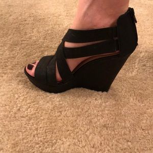 Chinese Laundry Black Wedges!